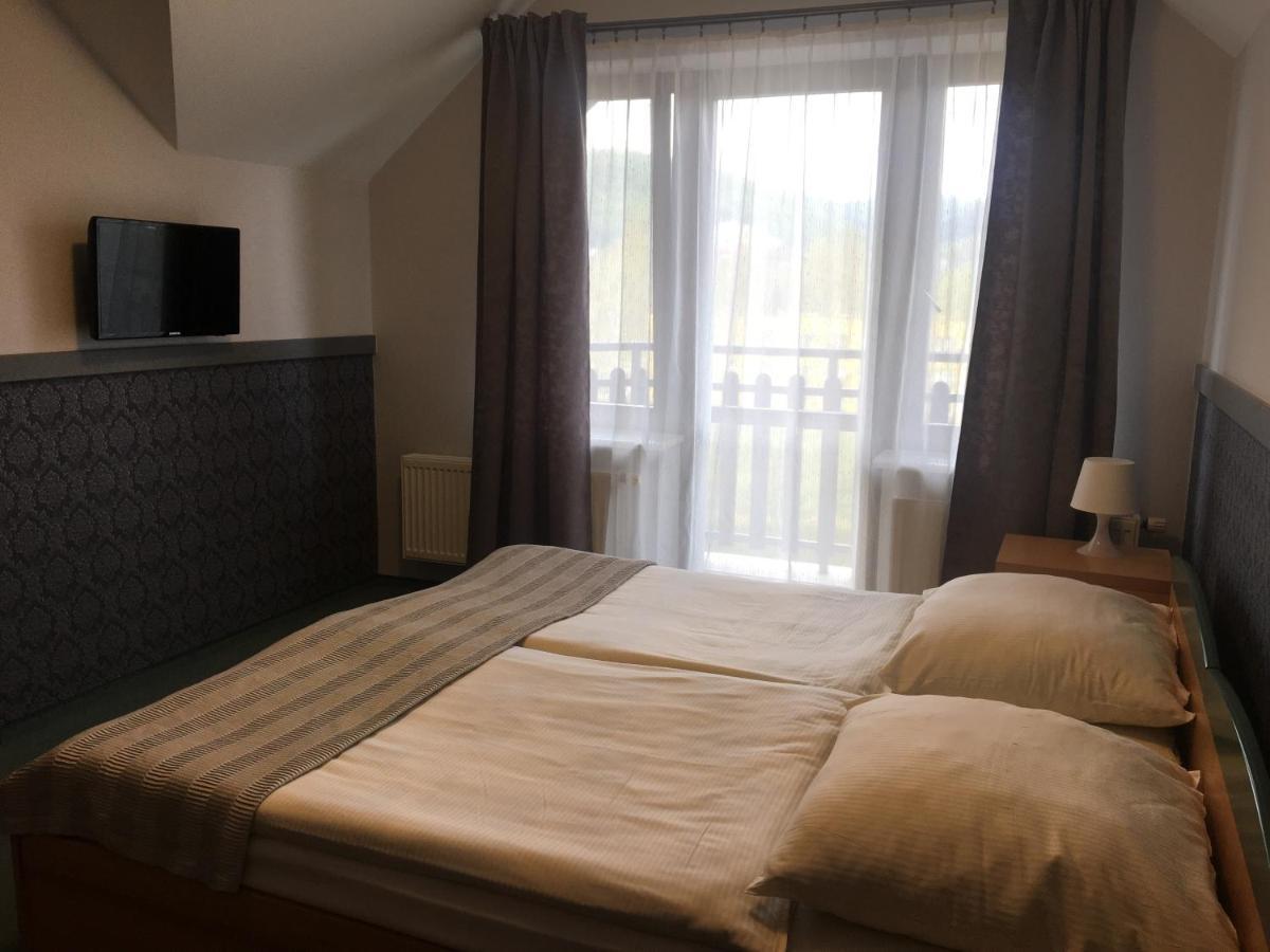 Emilia Hotel Wysowa-Zdrój Екстериор снимка
